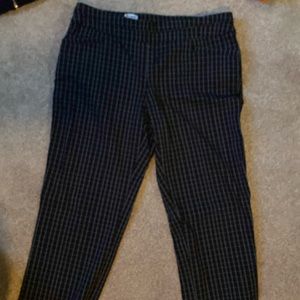 Apt 9 dress pants.  6 petite. Pull on pants